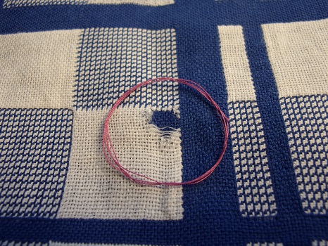 Tischdecke blau-weiss 1 defekt